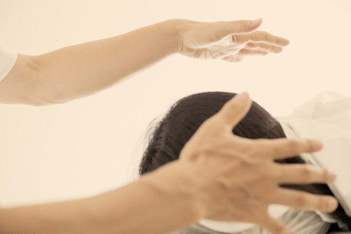 気功整体施術中写真3